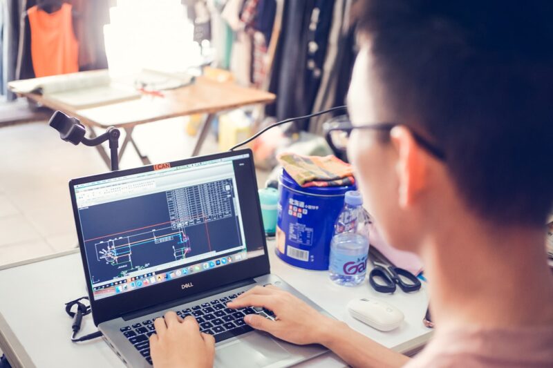 How to Support Teenagers in Starting Safe and Smart Online Side Hustles(For Parents, Mentors, and Educators)